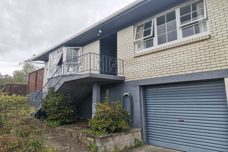 Photo of property in 14 Ellice Road, Totara Vale, Auckland, 0629