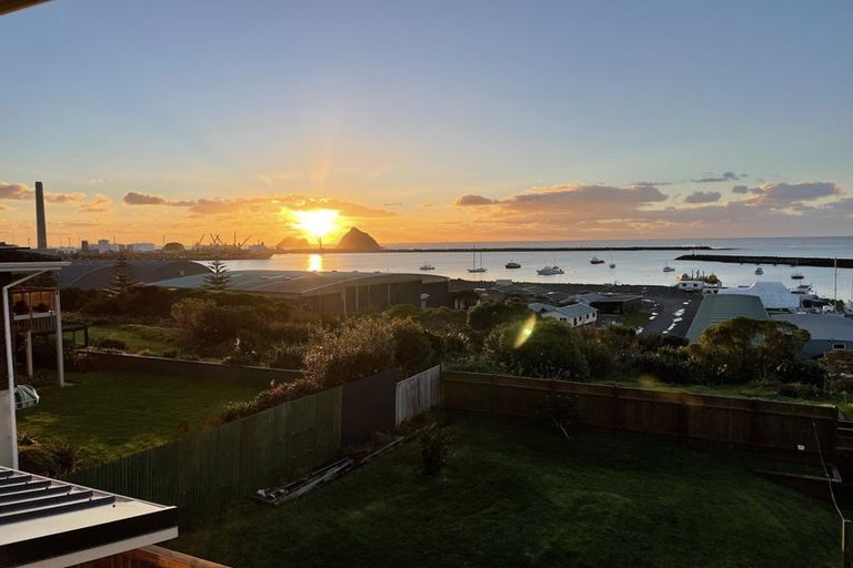 Photo of property in 10a Whiteley Street, Moturoa, New Plymouth, 4310