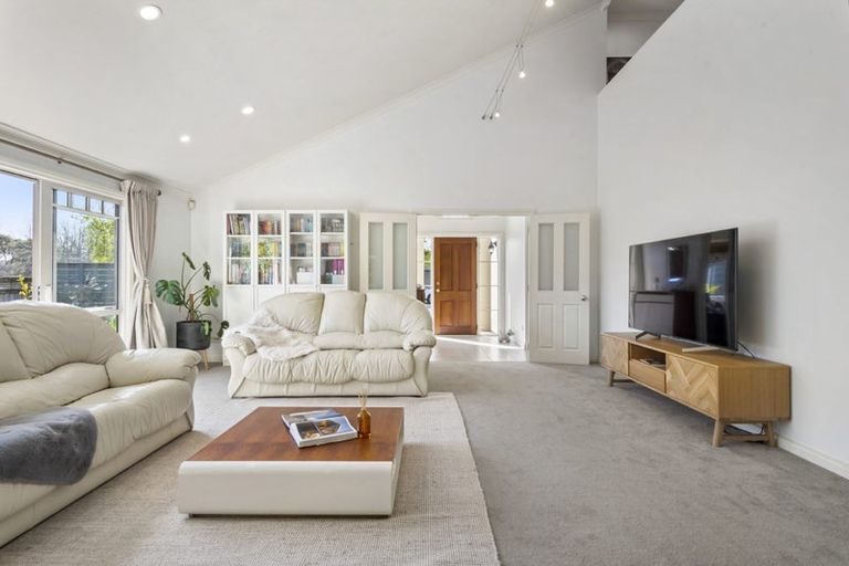 Photo of property in 16 Oakway Drive, Schnapper Rock, Auckland, 0632