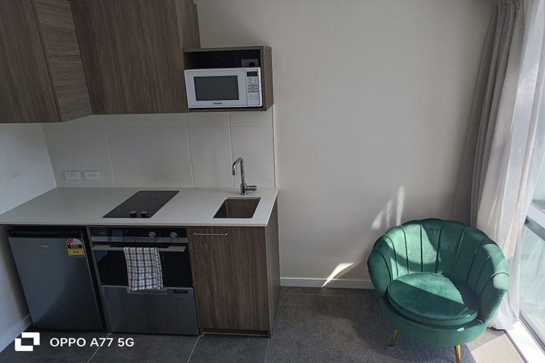 Photo of property in Proximity Apartment Hotel, 804/172u Thorndon Quay, Pipitea, Wellington, 6011