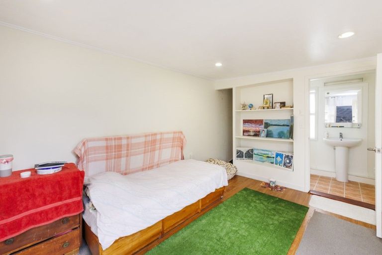 Photo of property in 20 Franklin Avenue, Hokowhitu, Palmerston North, 4410
