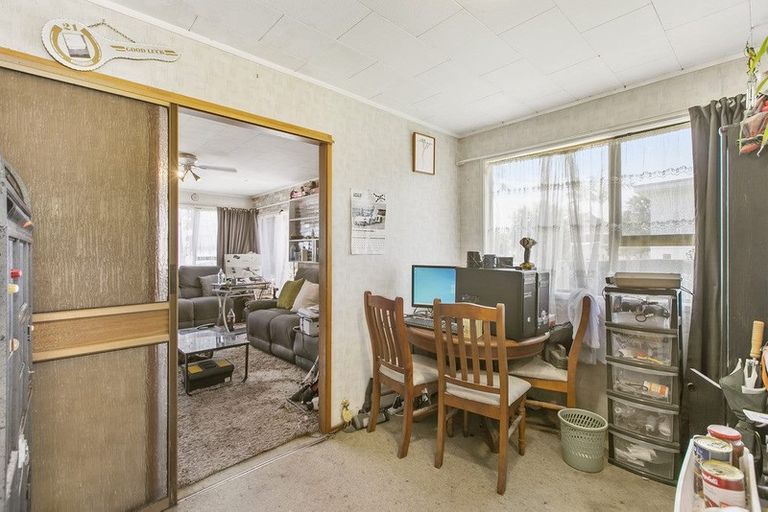 Photo of property in 13 Pipitea Place, Massey, Auckland, 0614