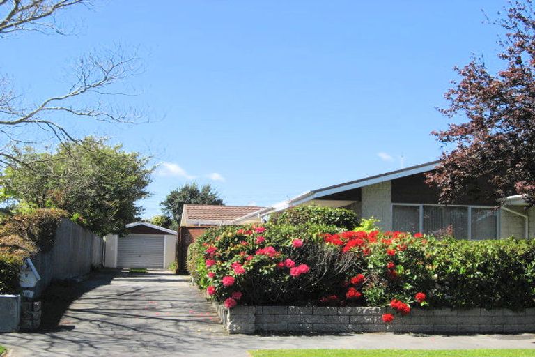 Photo of property in 2/16 Oakfield Street, Burnside, Christchurch, 8053