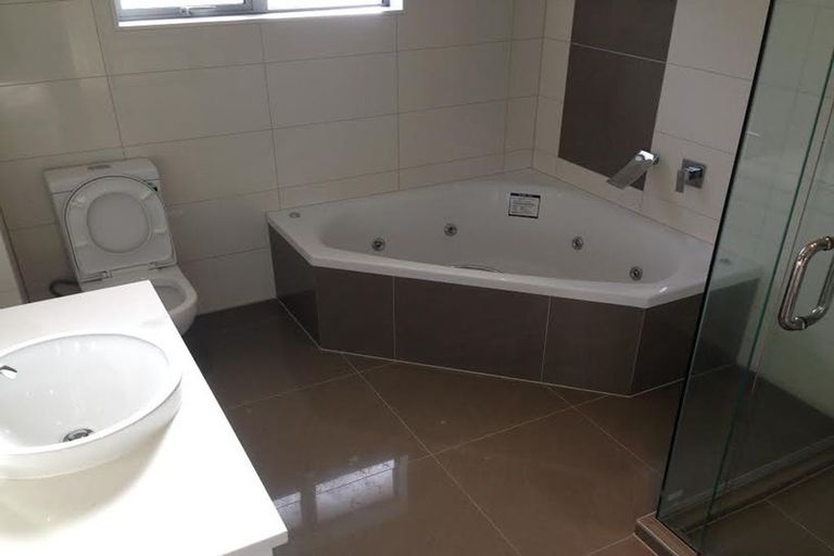 Photo of property in 55 Kerrykeel Drive, Flat Bush, Auckland, 2019