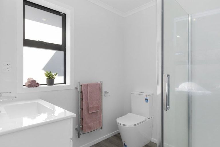 Photo of property in 5 Kerrigan Crescent, Wallaceville, Upper Hutt, 5018