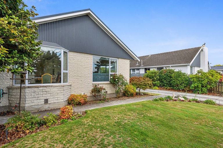 Photo of property in 17 Fern Drive, Halswell, Christchurch, 8025