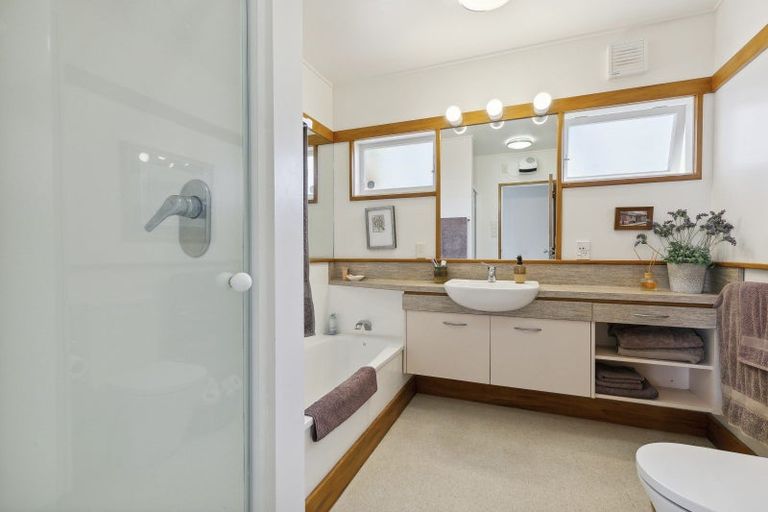 Photo of property in 8 Simla Crescent, Khandallah, Wellington, 6035