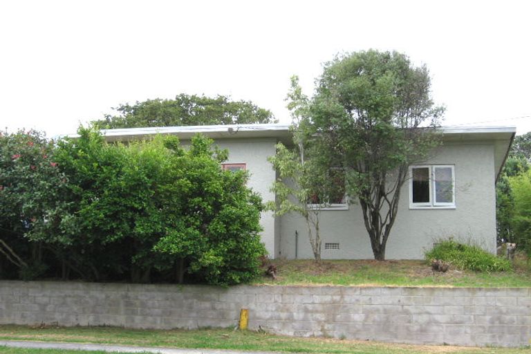 Photo of property in 12 Neptune Avenue, Beach Haven, Auckland, 0626