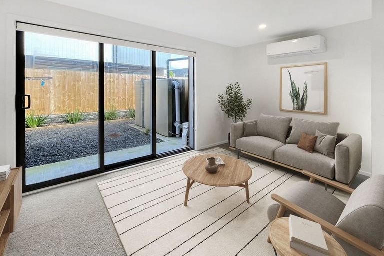 Photo of property in 6 Ngae Place, Mangere East, Auckland, 2024