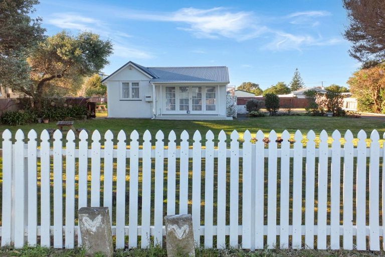 Photo of property in 131 Seabury Avenue, Foxton Beach, Foxton, 4815