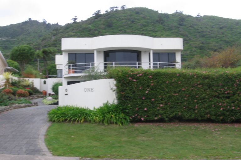 Photo of property in 1 Kotare Street, Waikanae, 5036