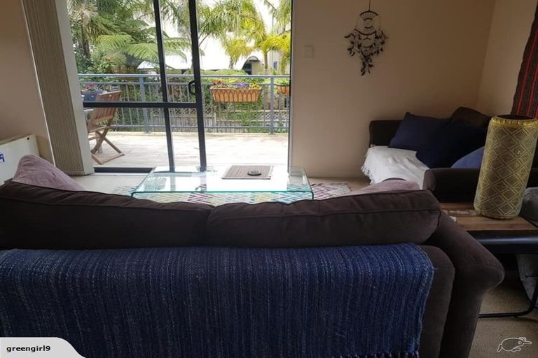 Photo of property in 12 Lone Tree Avenue, Te Atatu Peninsula, Auckland, 0610