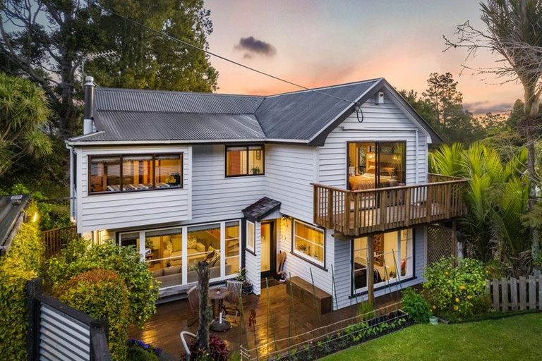 Photo of property in 40 Huia Road, Titirangi, Auckland, 0604