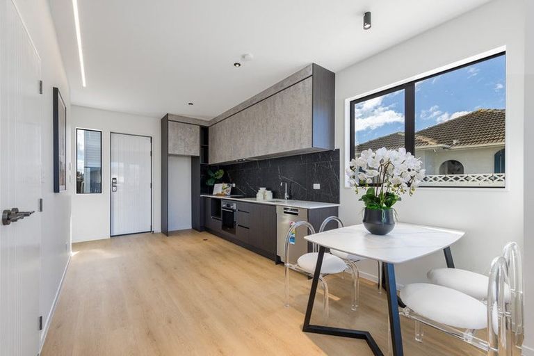 Photo of property in 13 Edgerton Road, Te Atatu Peninsula, Auckland, 0610