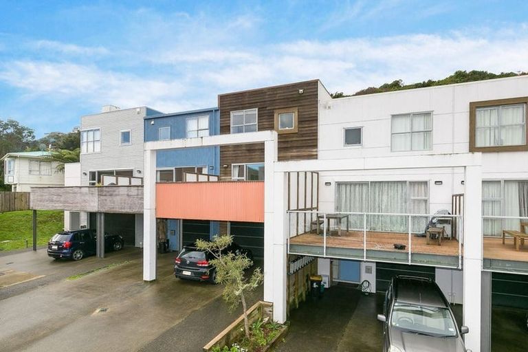 Photo of property in 56 Saddleback Grove, Karori, Wellington, 6012