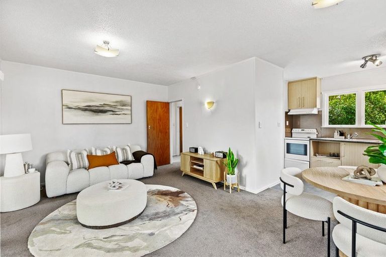 Photo of property in 3/133 Shakespeare Road, Milford, Auckland, 0620