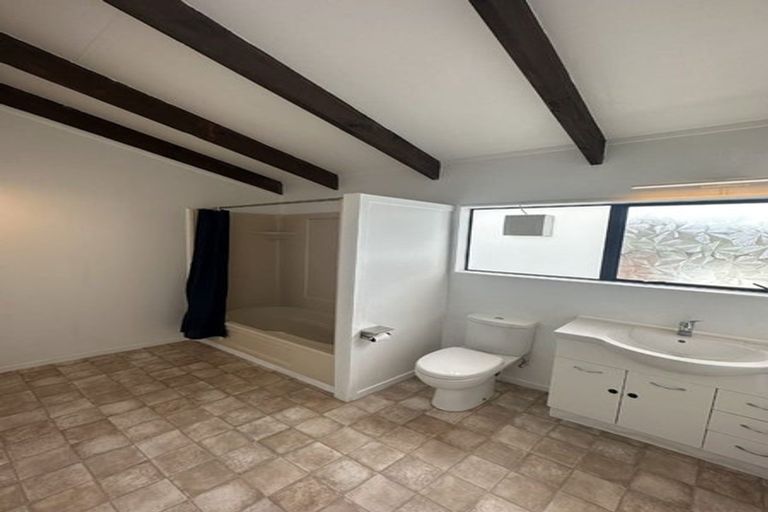 Photo of property in 2/4 Morton Avenue, Forrest Hill, Auckland, 0620