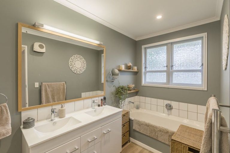 Photo of property in 3 Kanawa Street, Waikanae, 5036