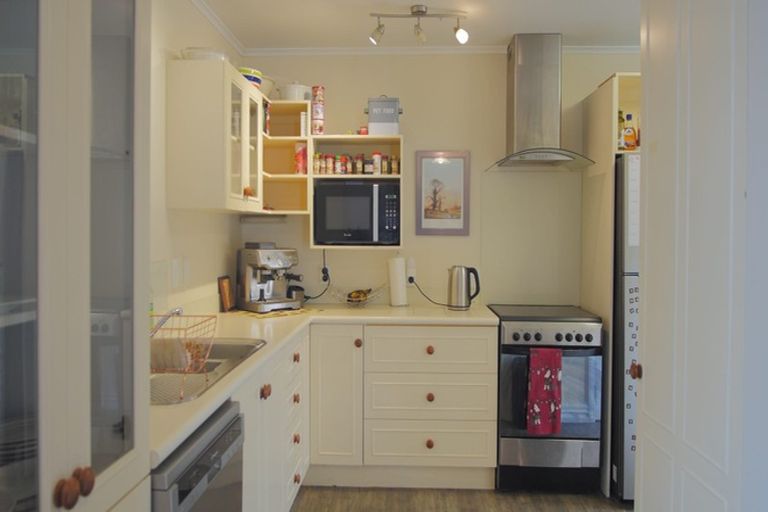 Photo of property in 41 Stewart Crescent, Hokowhitu, Palmerston North, 4410