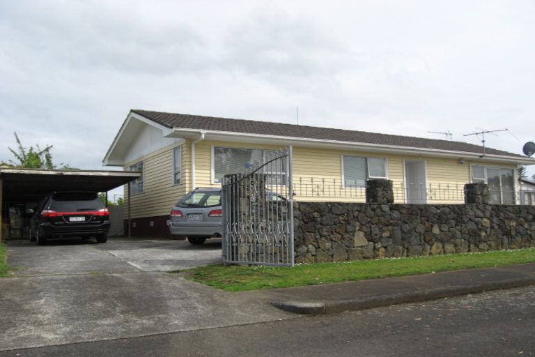 Photo of property in 2 Kelburn Lane, Mangere, Auckland, 2022