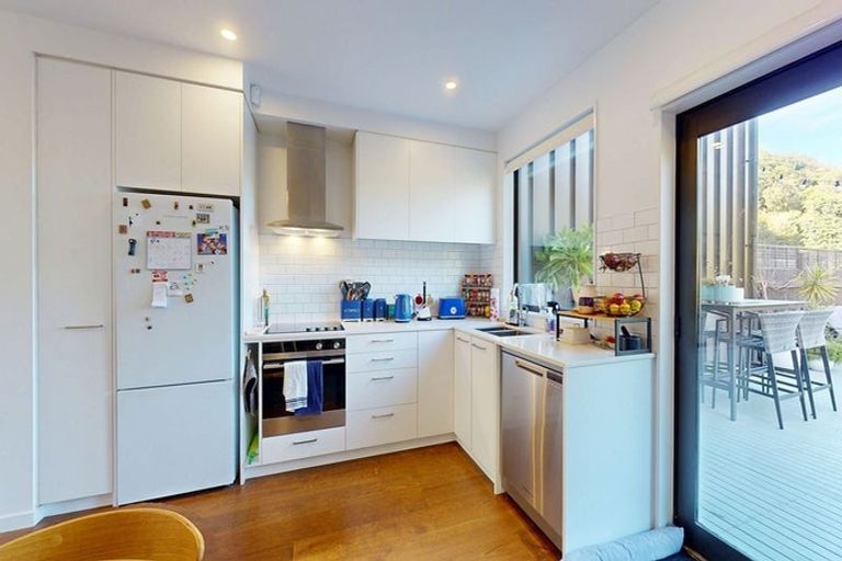 Photo of property in 39 Rua Kai Way, Brooklyn, Wellington, 6021