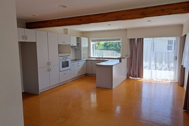 Photo of property in 12 Roby Street, Te Atatu Peninsula, Auckland, 0610