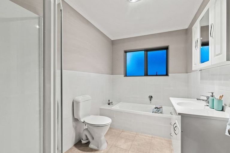 Photo of property in 12 Gordon Stanley Drive, Massey, Auckland, 0614