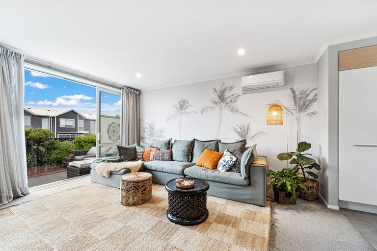 Photo of property in 87 Karepiro Drive, Stanmore Bay, Whangaparaoa, 0932
