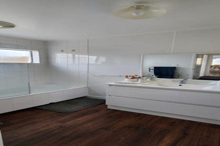 Photo of property in 1/59 Eskdale Road, Birkdale, Auckland, 0626