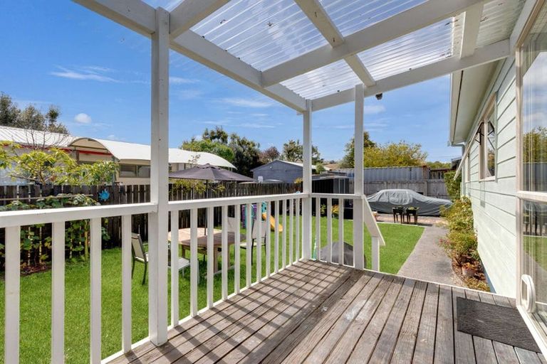 Photo of property in 2/137 Awaroa Road, Helensville, 0800