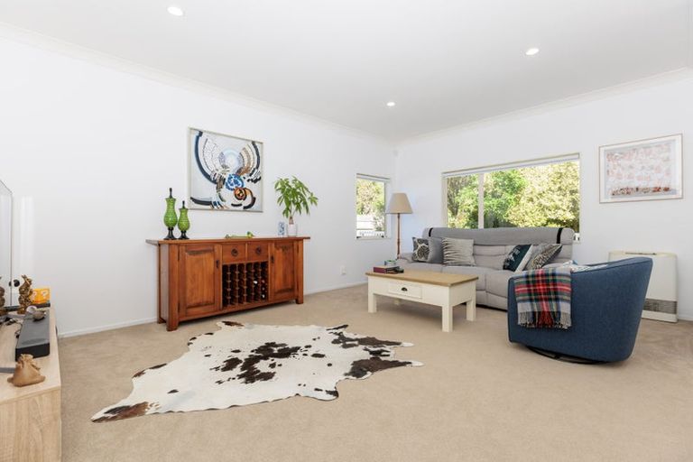 Photo of property in 6 Chippenham Grove, Churton Park, Wellington, 6037