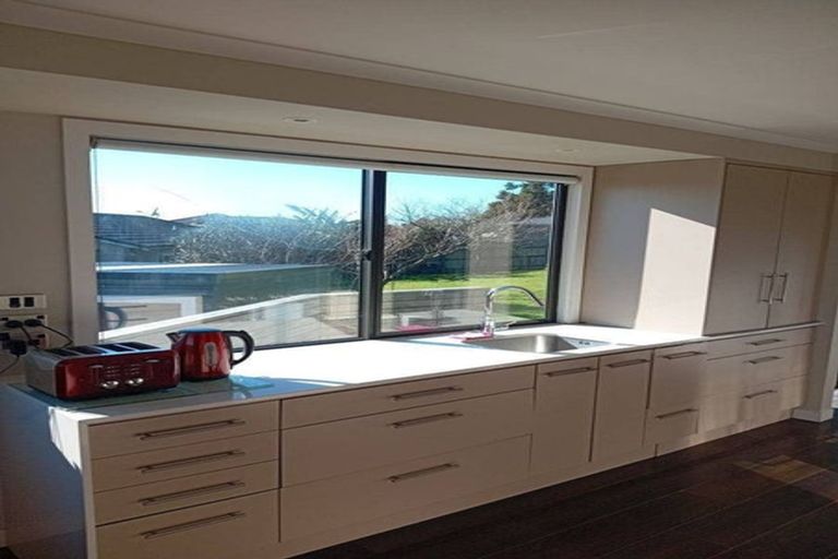 Photo of property in 16 Hetherington Road, Ranui, Auckland, 0612