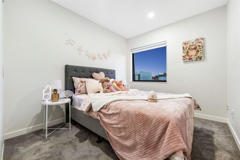 Photo of property in 18 Meritage Lane, Te Atatu South, Auckland, 0610