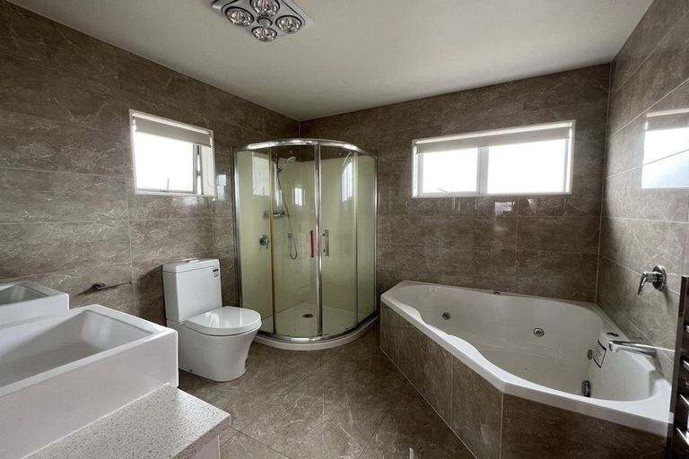 Photo of property in 16 Kira Road, Flat Bush, Auckland, 2016
