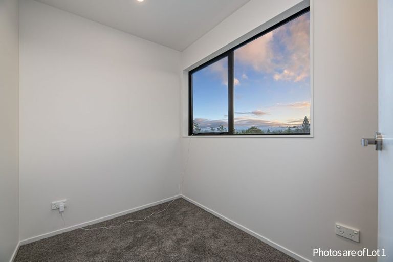 Photo of property in 1/17 Kingdale Road, Henderson, Auckland, 0610
