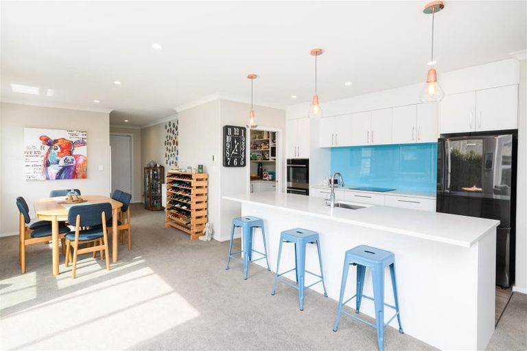 Photo of property in 10 Mcilwaine Place, Marton, 4710