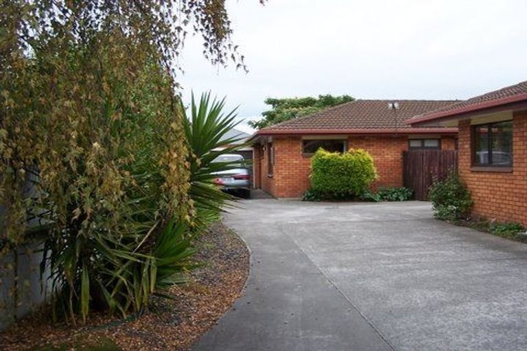 Photo of property in 24 Sawtell Place, Northcote, Christchurch, 8052