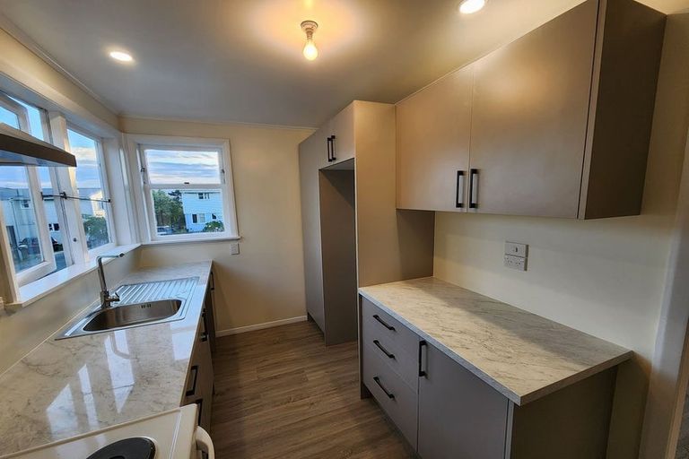 Photo of property in 66- 68 Waihora Crescent, Waitangirua, Porirua, 5024