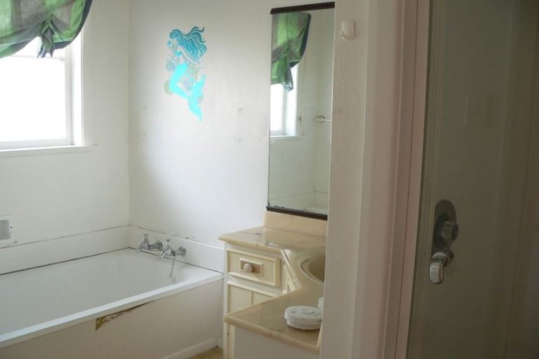 Photo of property in 57 Redwood Avenue, Tawa, Wellington, 5028
