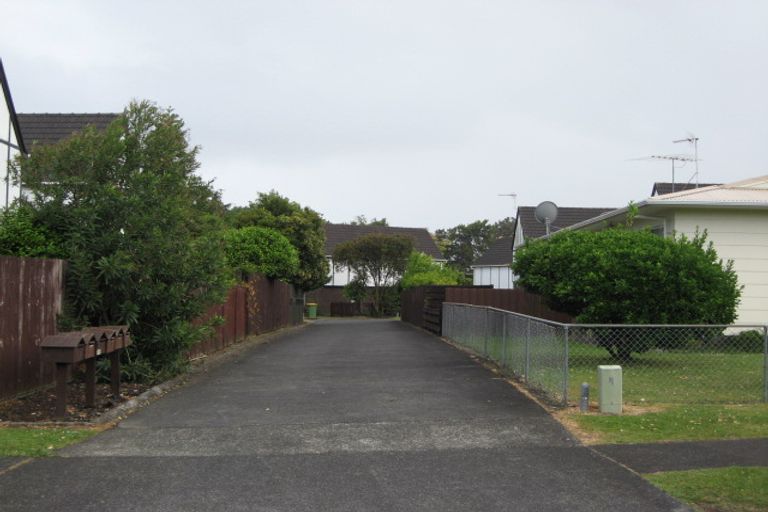 Photo of property in 1/13 Challen Close, Conifer Grove, Takanini, 2112