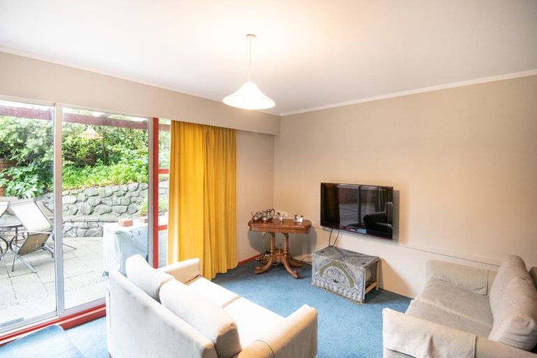 Photo of property in 72 Churton Drive, Churton Park, Wellington, 6037