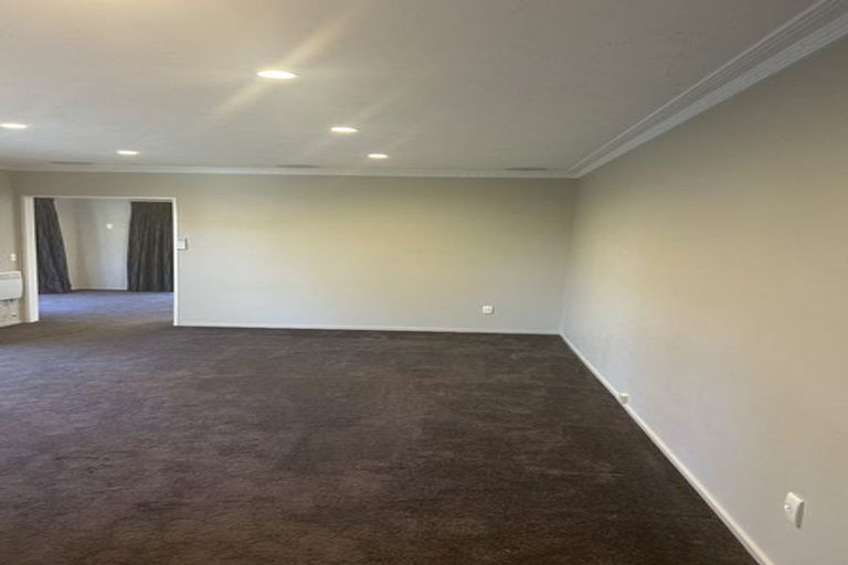 Photo of property in 34 Regency Crescent, Redwood, Christchurch, 8051