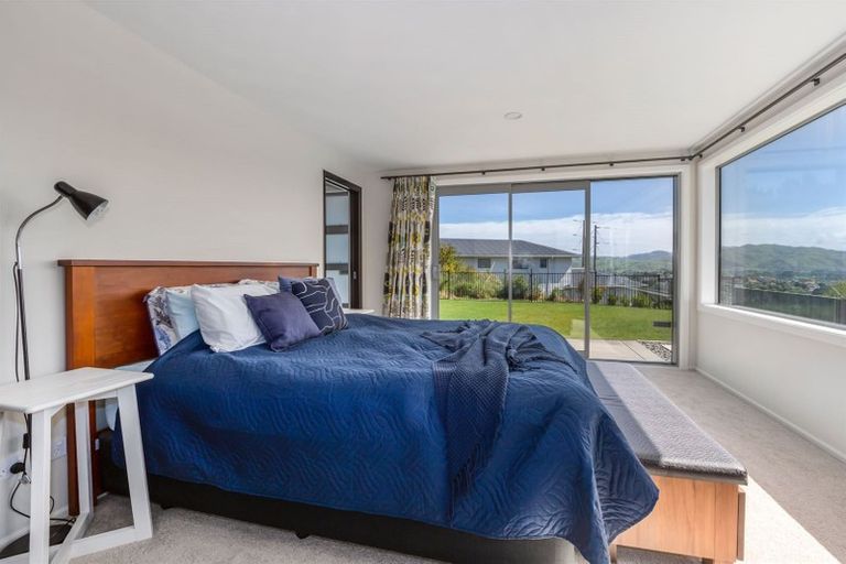 Photo of property in 20 Madeira Close, Whitby, Porirua, 5024