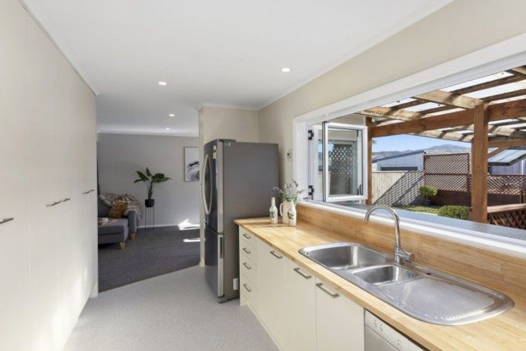Photo of property in 21 Elizabeth Street, Moera, Lower Hutt, 5010