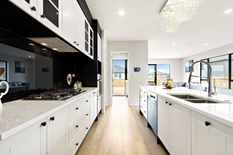 Photo of property in 25 Carrygawley Road, Flat Bush, Auckland, 2019