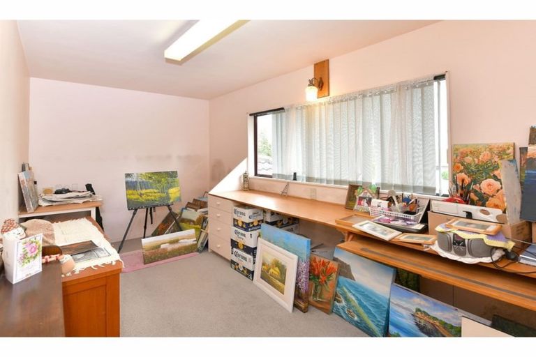 Photo of property in 27 Maygrove Drive, Orewa, 0931