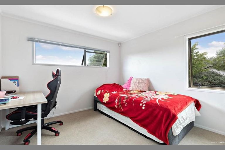 Photo of property in 20 Ransom Smyth Drive, Goodwood Heights, Auckland, 2105