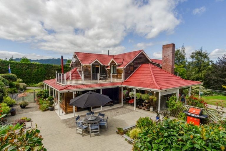 Photo of property in 312 Heatherlea Road East, Levin, 5571