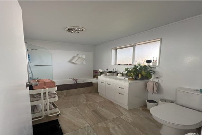 Photo of property in 2/109 Pigeon Mountain Road, Half Moon Bay, Auckland, 2012