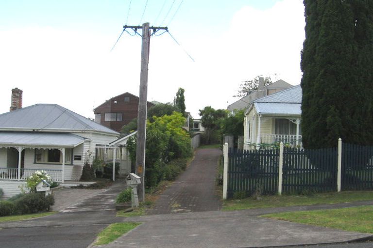 Photo of property in 2/23 Rugby Road, Birkenhead, Auckland, 0626